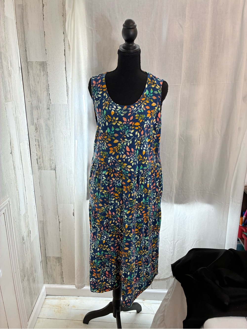 Sleeveless Navy Maxi Dress with Multicolor Leaf Print D & Co beach sz LP
